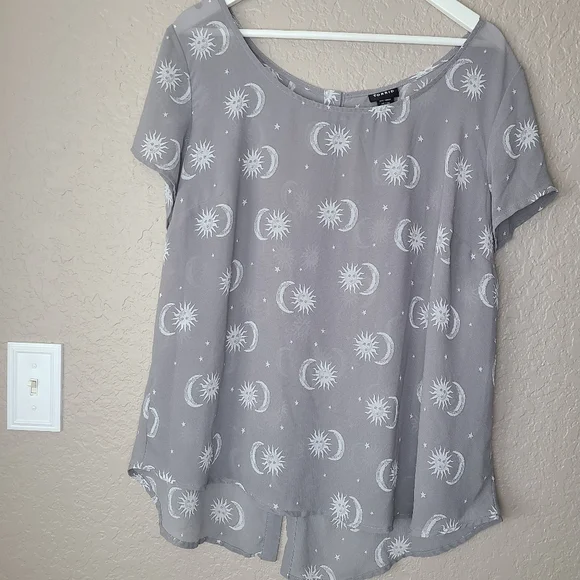 Torrid Gray Sun and Moon Blouse - Picture 4 of 7
